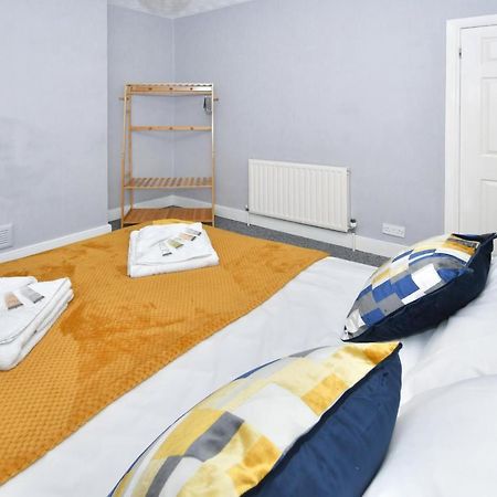 The Yellow Door By Avenew Management Serviced Accommodation Stoke-on-Trent Екстериор снимка