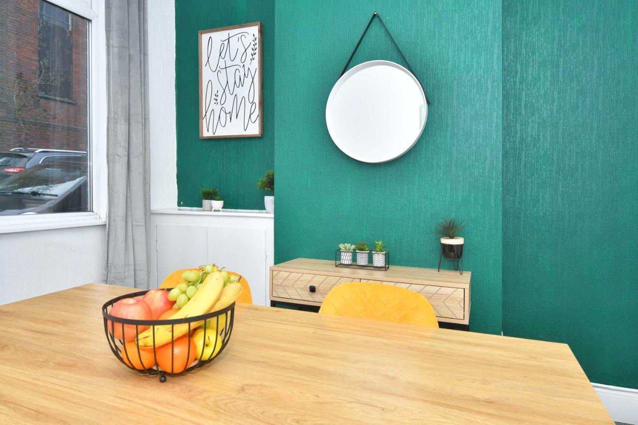 The Yellow Door By Avenew Management Serviced Accommodation Stoke-on-Trent Екстериор снимка
