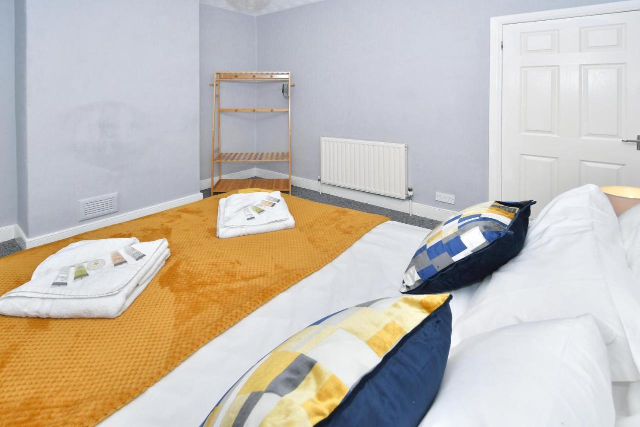 The Yellow Door By Avenew Management Serviced Accommodation Stoke-on-Trent Екстериор снимка