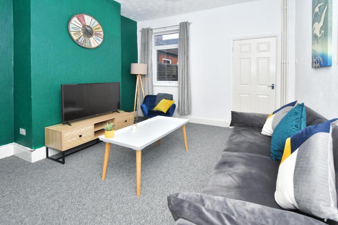 The Yellow Door By Avenew Management Serviced Accommodation Stoke-on-Trent Екстериор снимка
