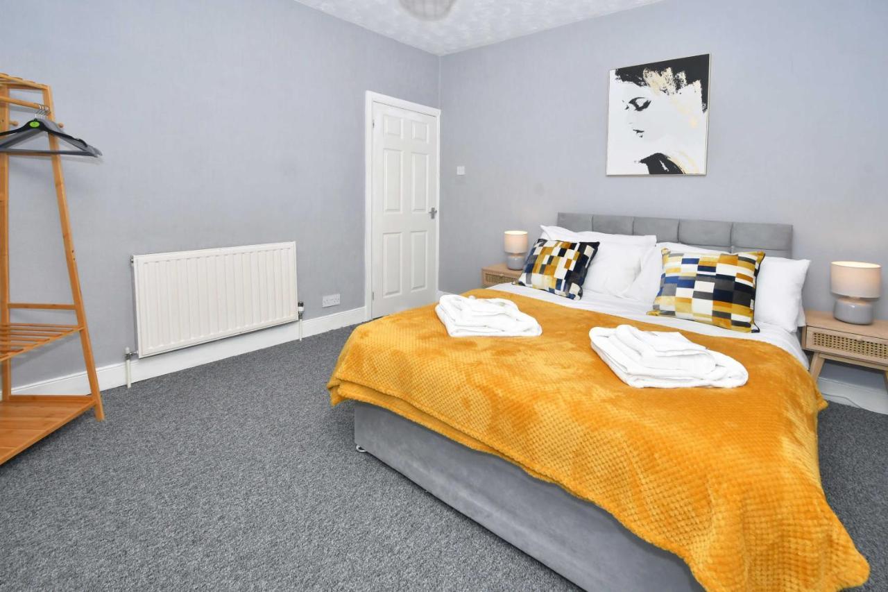 The Yellow Door By Avenew Management Serviced Accommodation Stoke-on-Trent Екстериор снимка