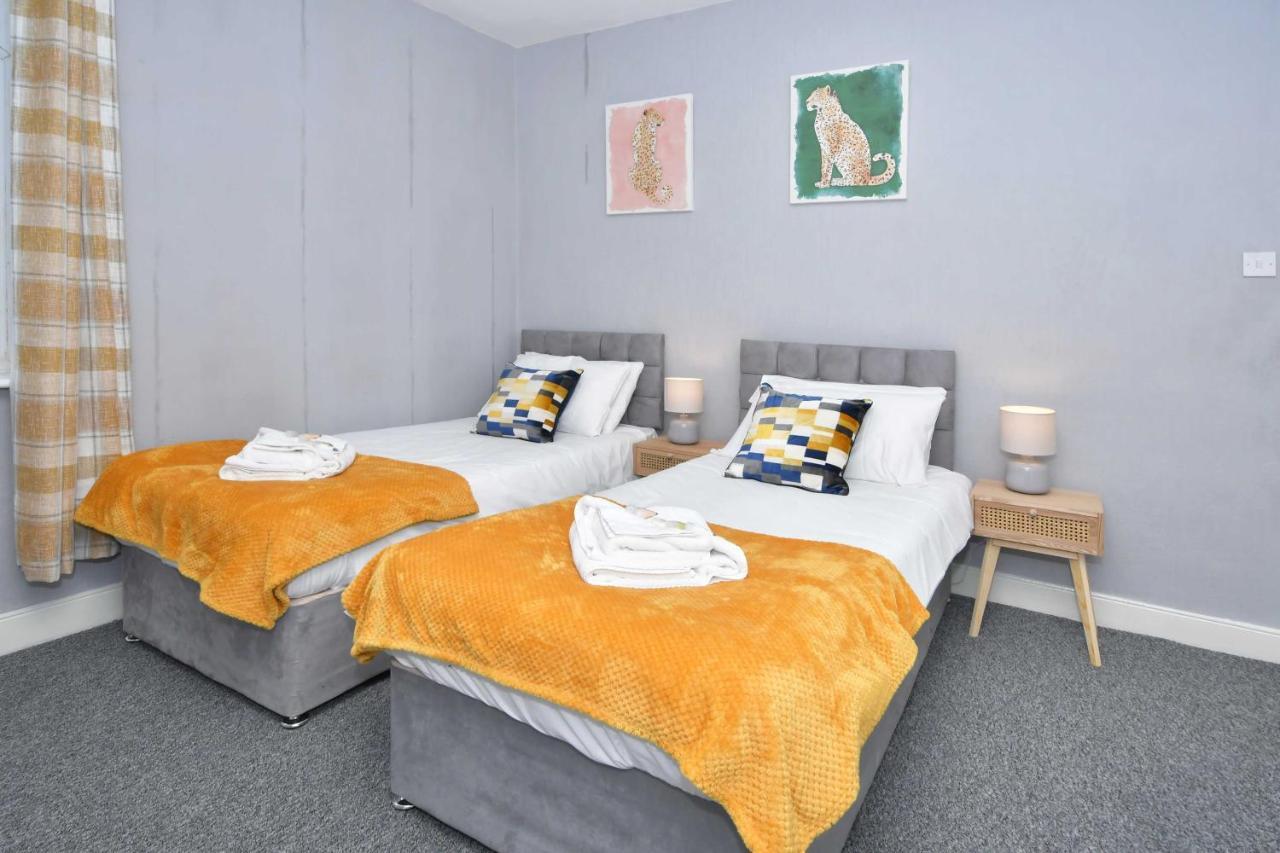 The Yellow Door By Avenew Management Serviced Accommodation Stoke-on-Trent Екстериор снимка