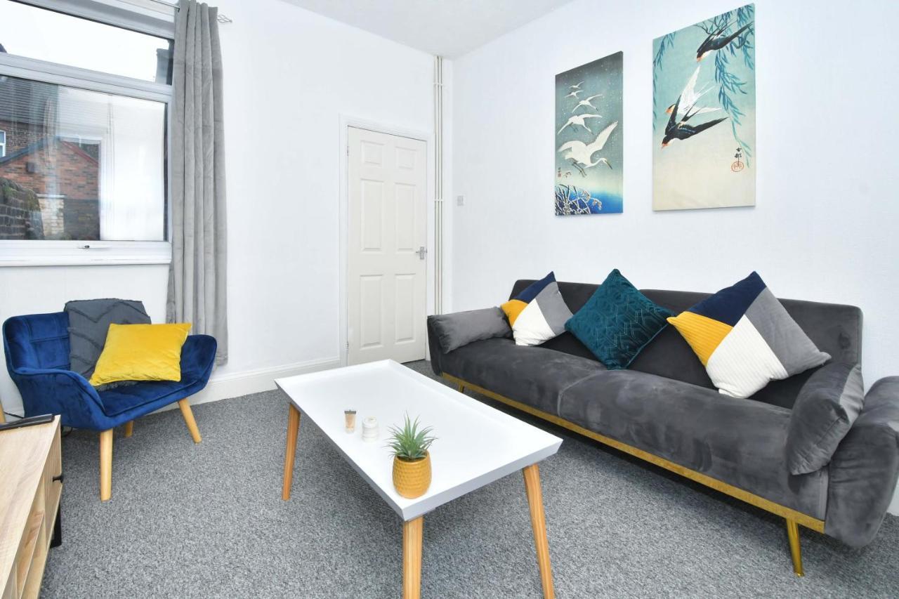 The Yellow Door By Avenew Management Serviced Accommodation Stoke-on-Trent Екстериор снимка