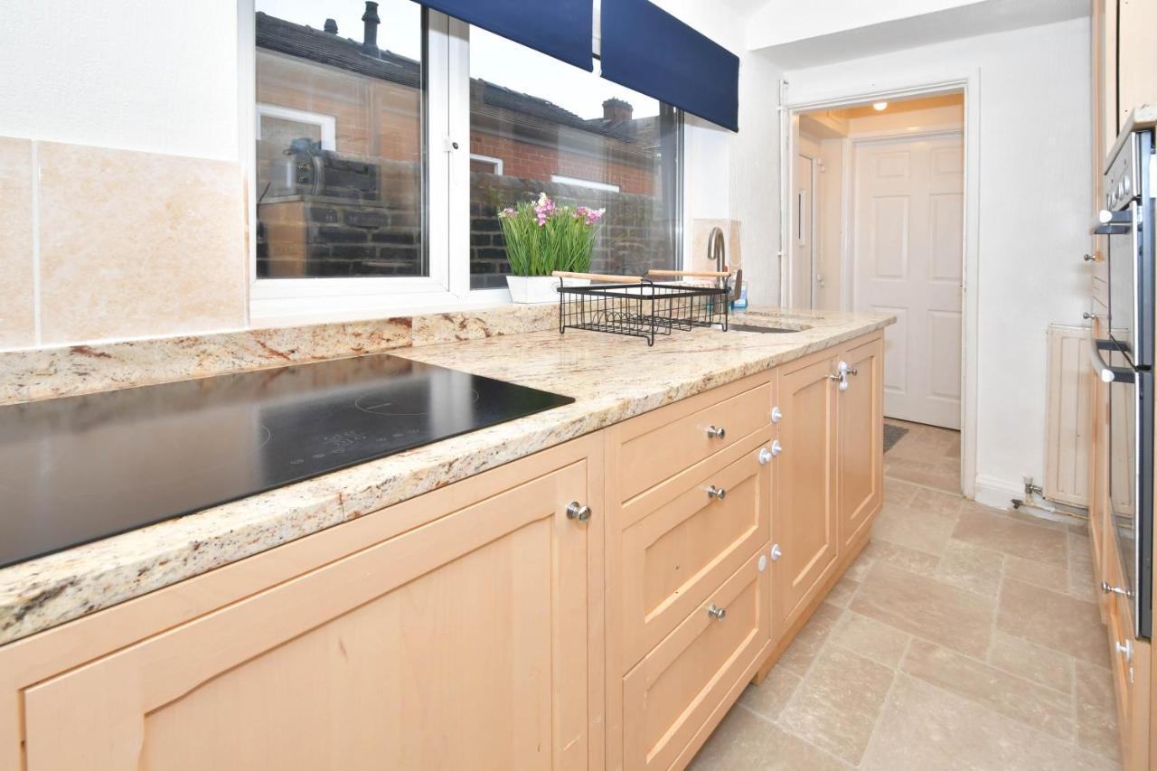 The Yellow Door By Avenew Management Serviced Accommodation Stoke-on-Trent Екстериор снимка