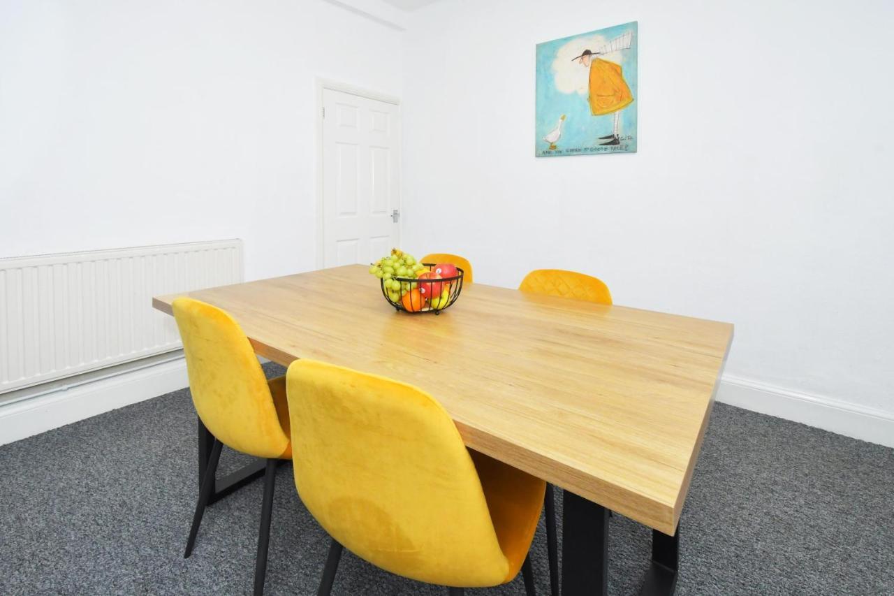 The Yellow Door By Avenew Management Serviced Accommodation Stoke-on-Trent Екстериор снимка