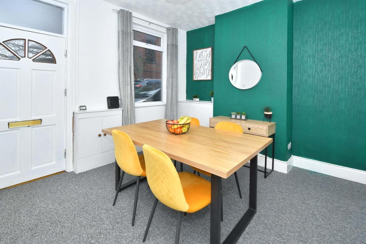 The Yellow Door By Avenew Management Serviced Accommodation Stoke-on-Trent Екстериор снимка
