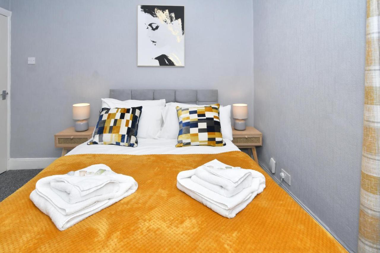 The Yellow Door By Avenew Management Serviced Accommodation Stoke-on-Trent Екстериор снимка