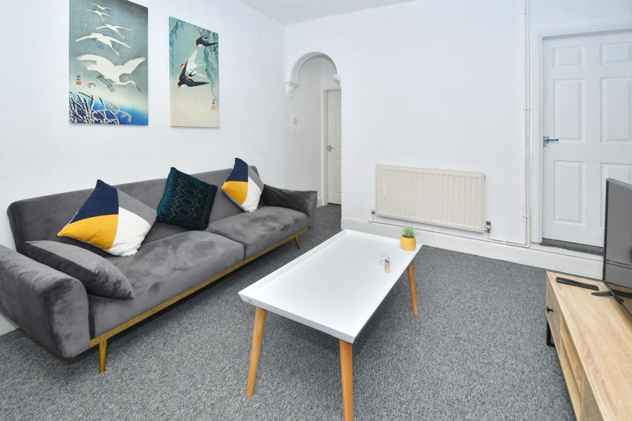 The Yellow Door By Avenew Management Serviced Accommodation Stoke-on-Trent Екстериор снимка