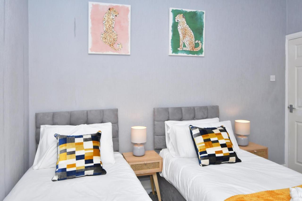 The Yellow Door By Avenew Management Serviced Accommodation Stoke-on-Trent Екстериор снимка