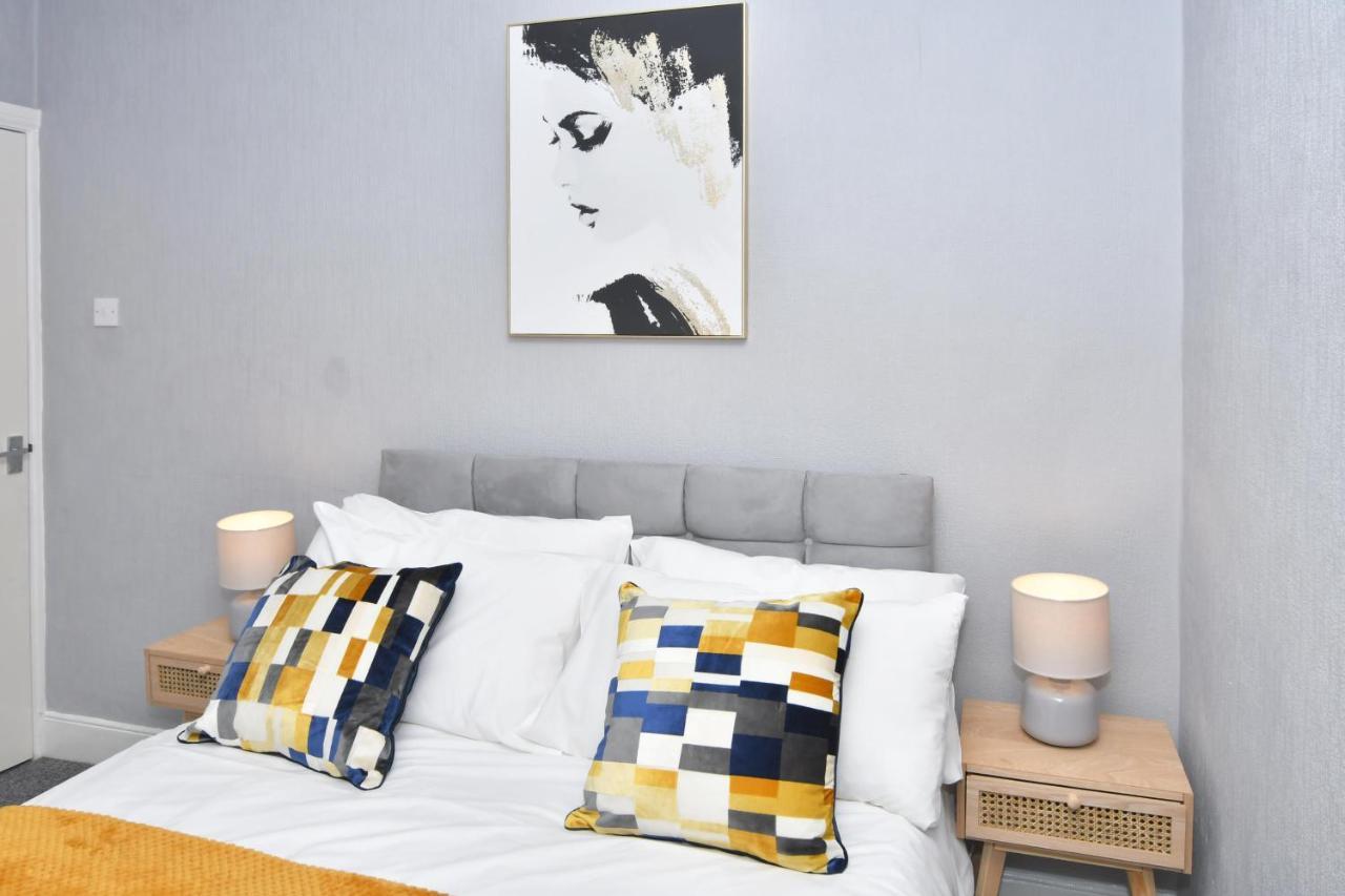 The Yellow Door By Avenew Management Serviced Accommodation Stoke-on-Trent Екстериор снимка