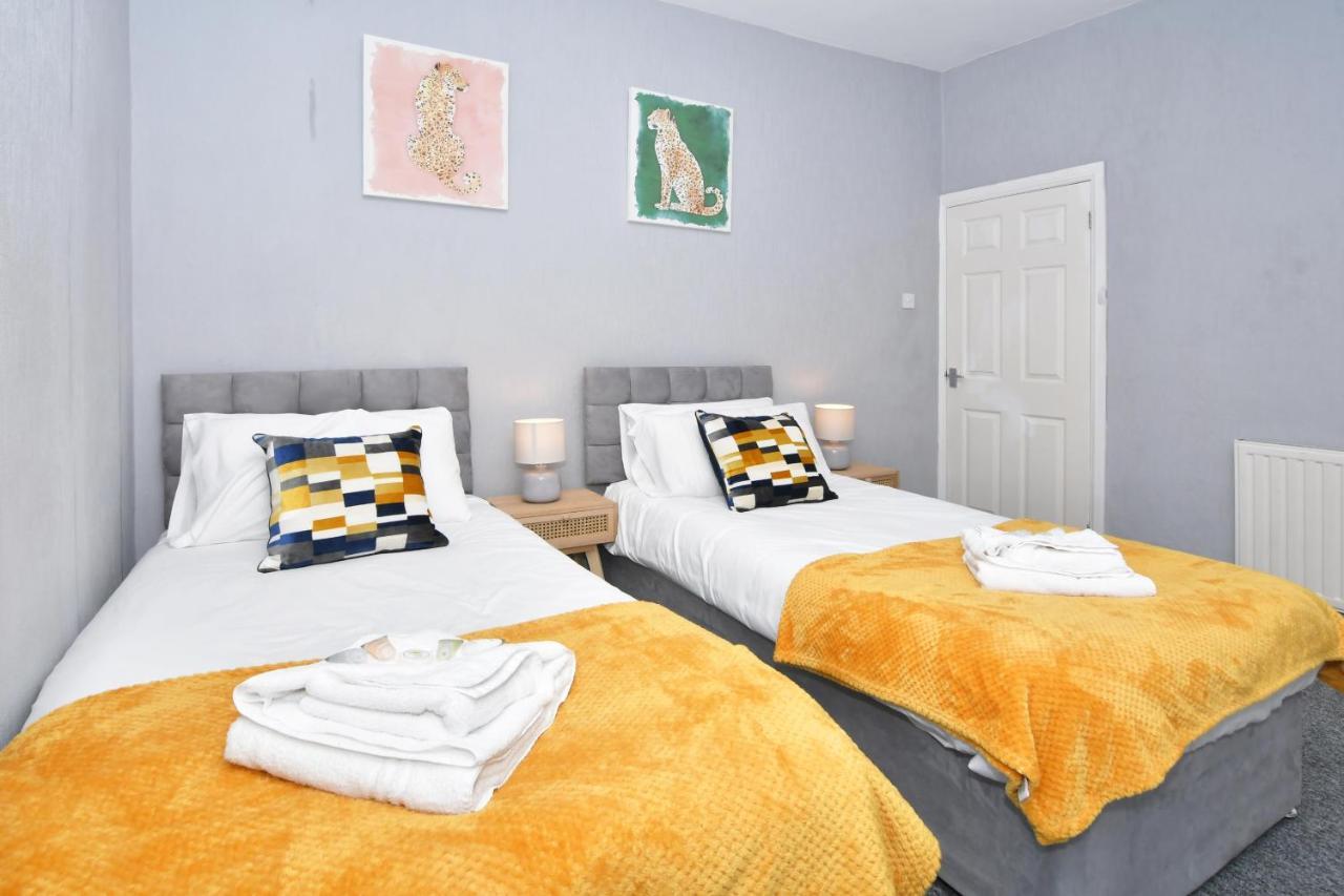 The Yellow Door By Avenew Management Serviced Accommodation Stoke-on-Trent Екстериор снимка