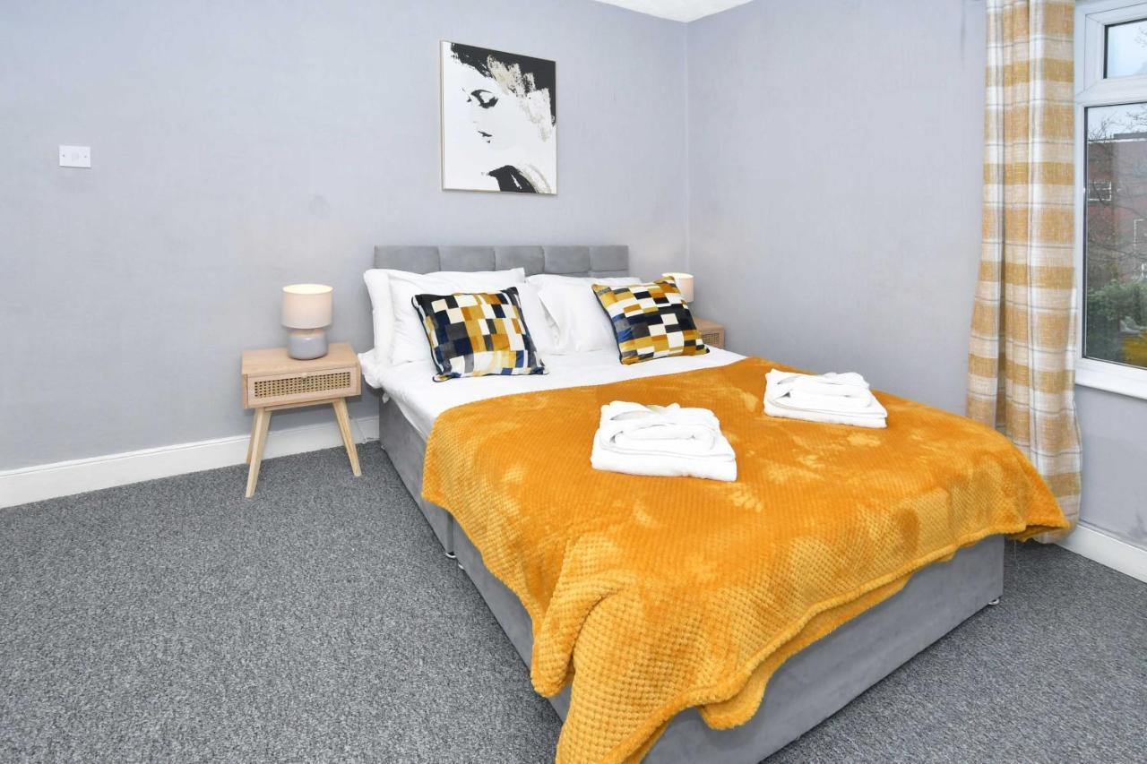 The Yellow Door By Avenew Management Serviced Accommodation Stoke-on-Trent Екстериор снимка