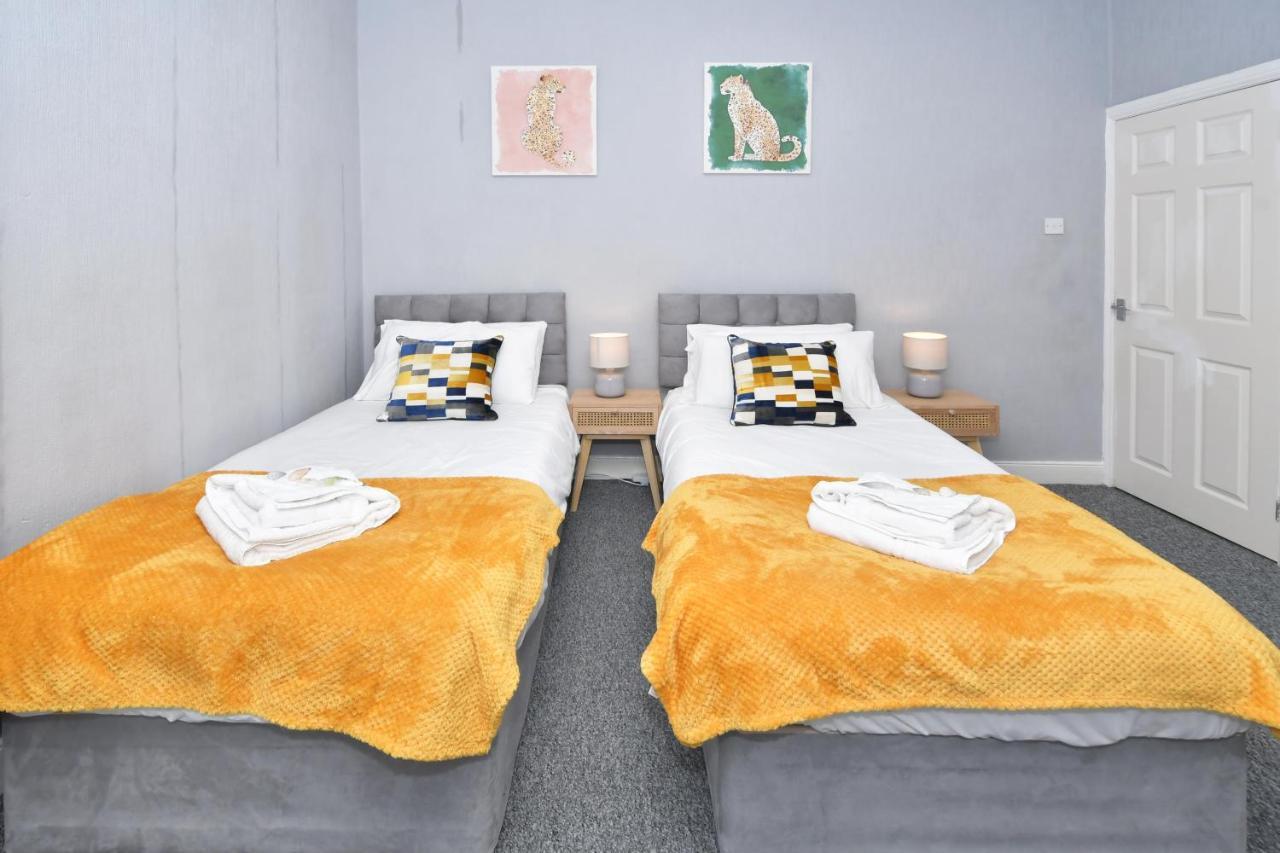 The Yellow Door By Avenew Management Serviced Accommodation Stoke-on-Trent Екстериор снимка