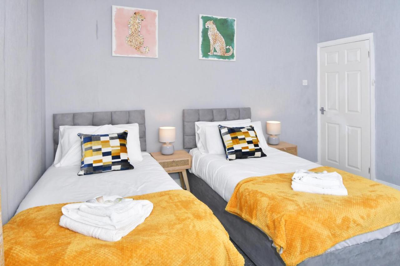 The Yellow Door By Avenew Management Serviced Accommodation Stoke-on-Trent Екстериор снимка