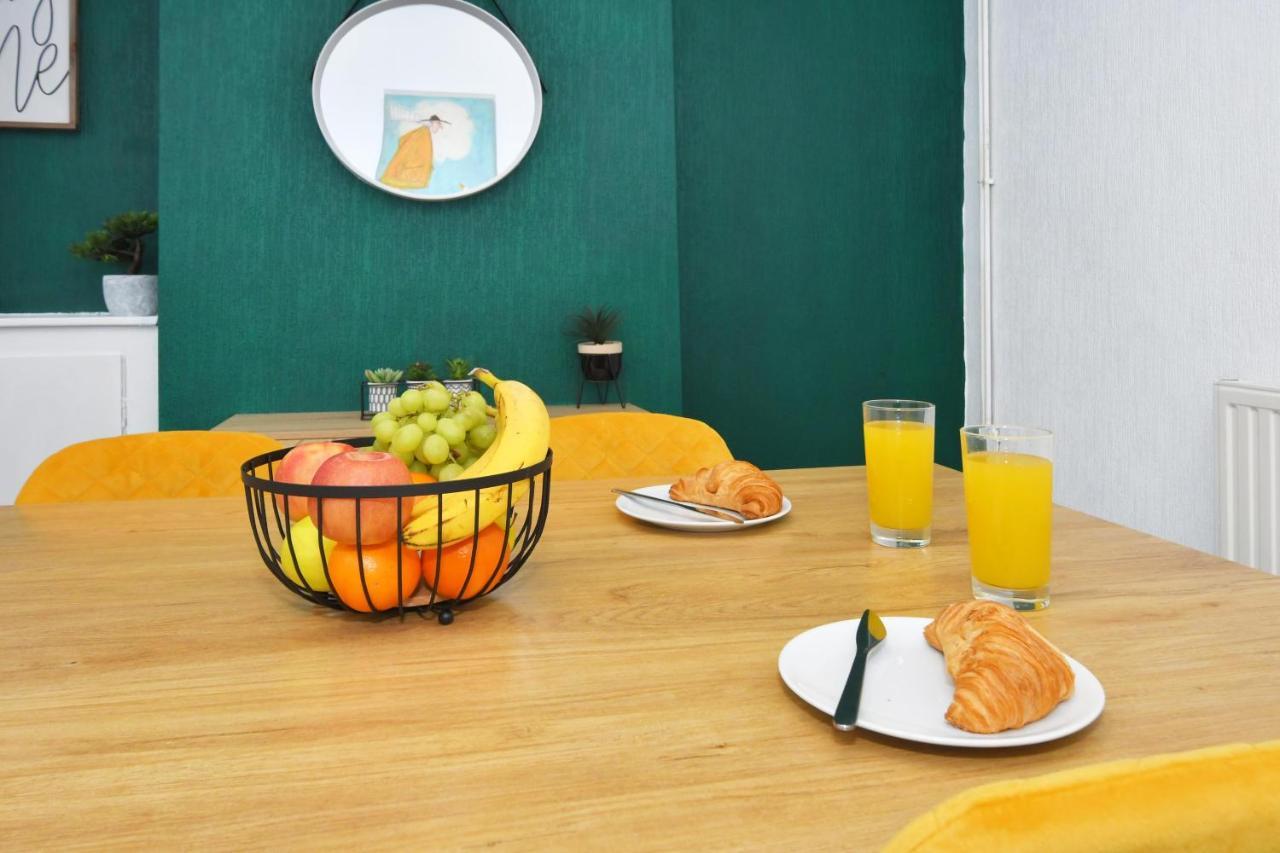 The Yellow Door By Avenew Management Serviced Accommodation Stoke-on-Trent Екстериор снимка