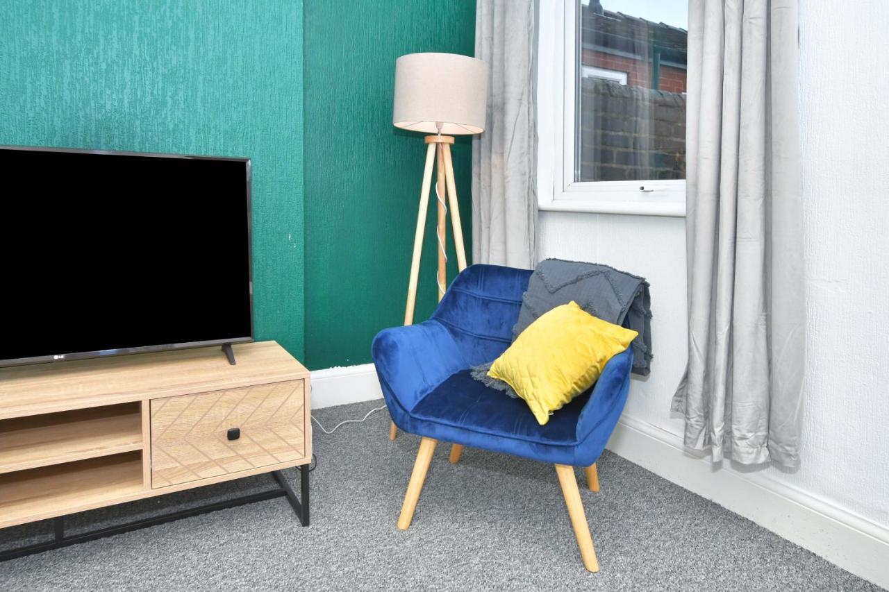 The Yellow Door By Avenew Management Serviced Accommodation Stoke-on-Trent Екстериор снимка