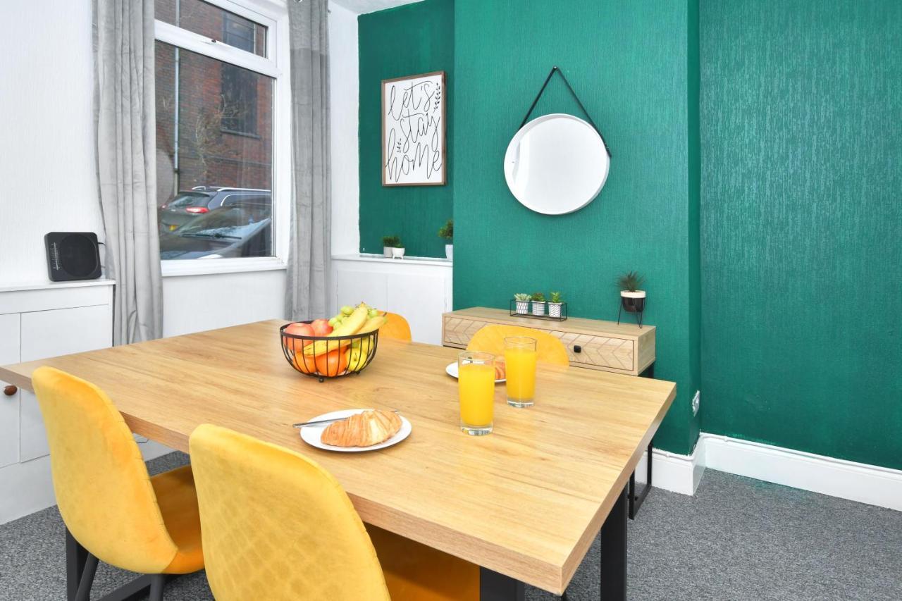 The Yellow Door By Avenew Management Serviced Accommodation Stoke-on-Trent Екстериор снимка
